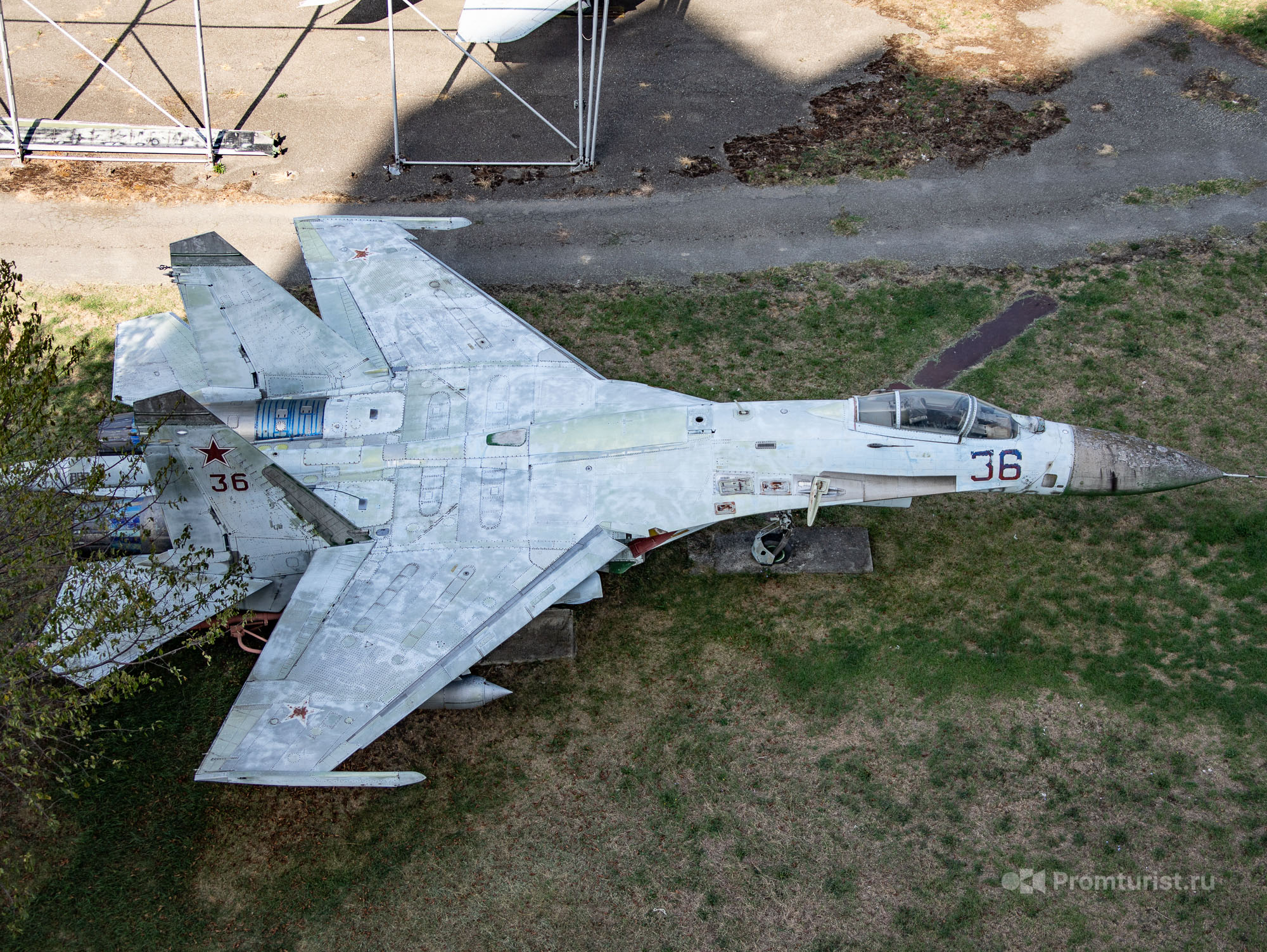 Как Василий на СУ-27 слил топливо (в воздухе) на кабину самолёта НАТО. Я нашёл ту самую «сушку» и сделал фото ✈️??7