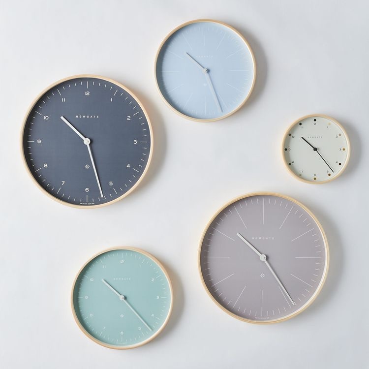 Если посчитать часы, проведённые в визитах к докторам, наши пациенты тратят меньше времени на приведение в порядок полости рта, чем в классических стоматологиях. 