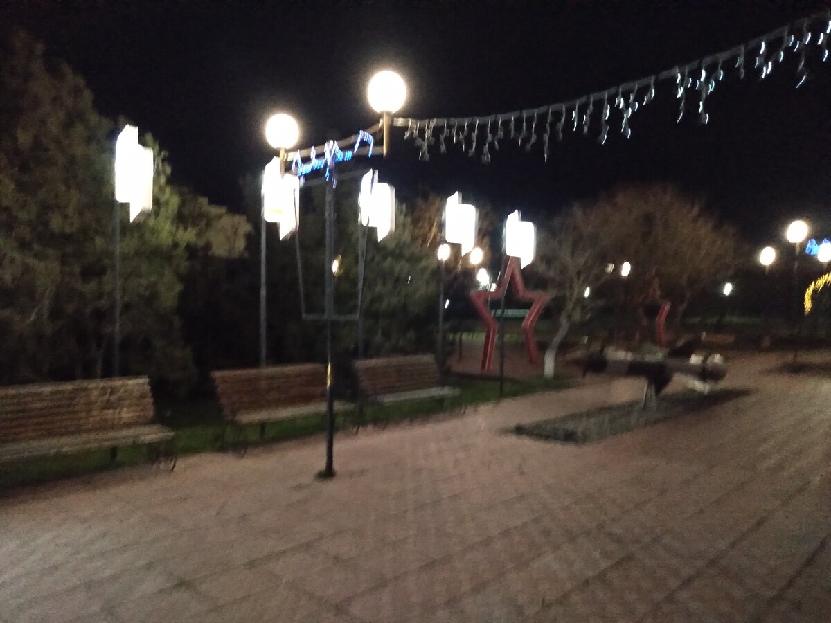 Скверик около администрации.