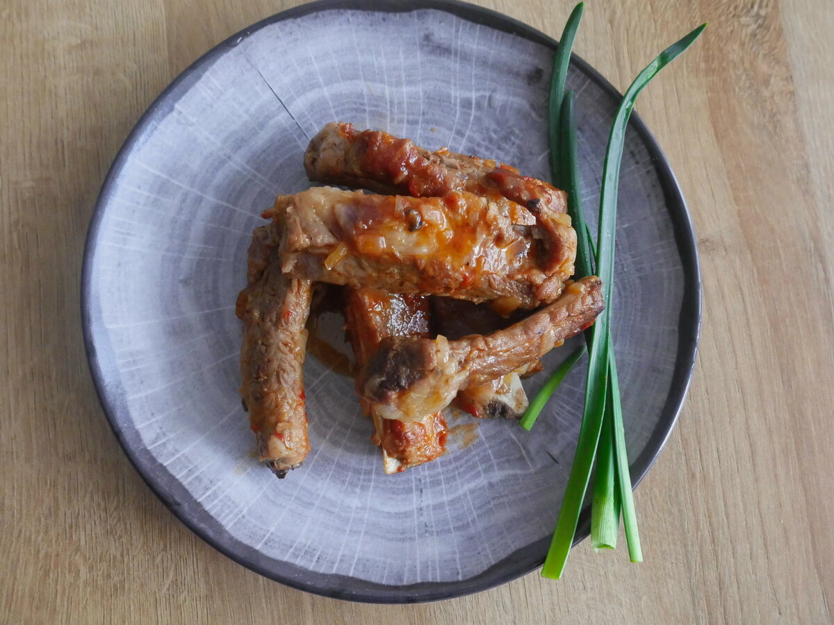 Даже гарнир кажется лишним. Мясо тает во рту.