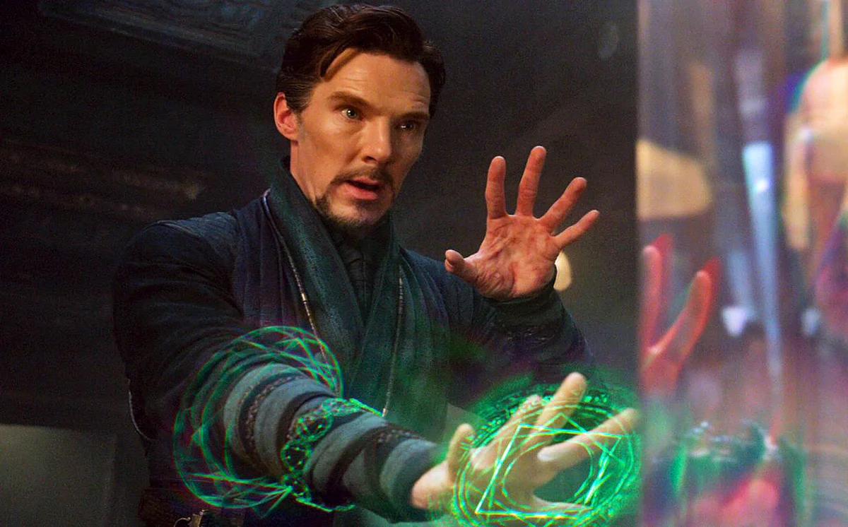 Doctor strange uzbek. Бенедикт Камбербэтч доктор Стрэндж. Агамотто доктор Стрэндж фильм 2016. Камень времени доктор Стрэндж. Комар Тадж доктор Стрэндж.