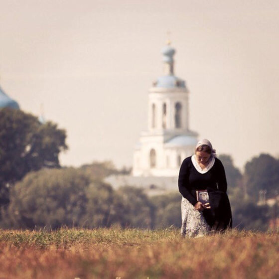 У храма. Фото из открытого доступа