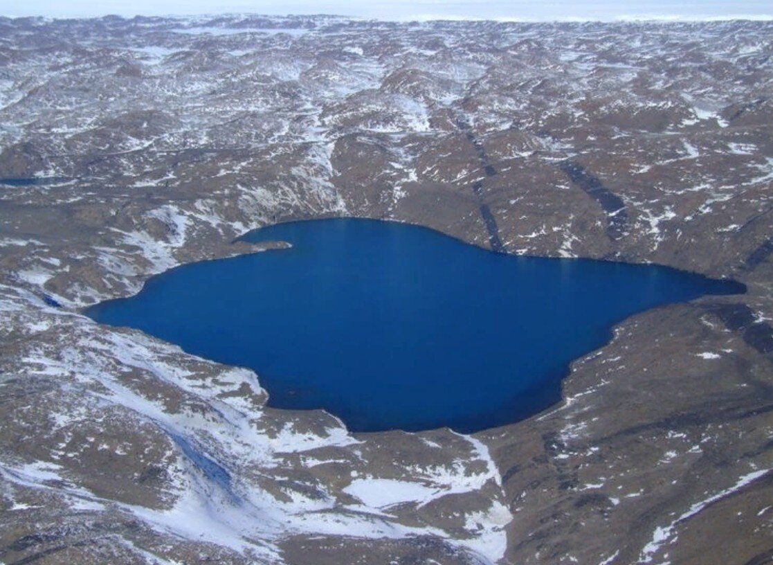Глубочайшие озера огэ. Озеро в Антарктиде. Горячее озеро в Антарктиде. Глубоководное озеро. Самое глубоководное озеро.