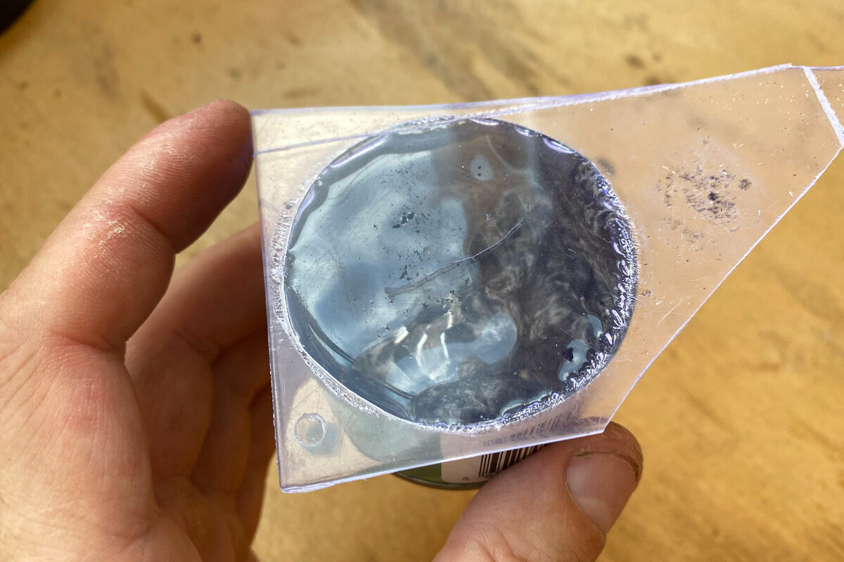 Кусочек оргстекла спустя час.