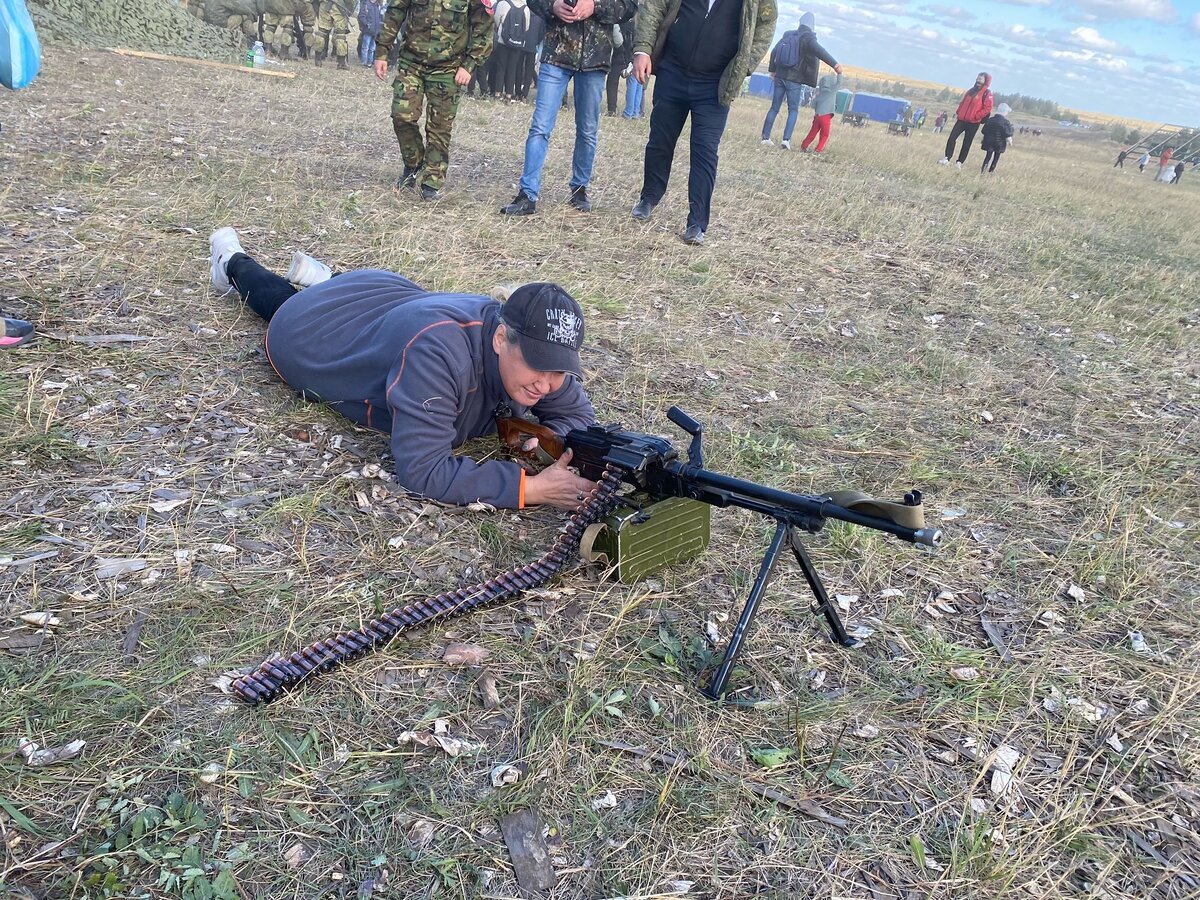 орудие с оптическим прицелом.