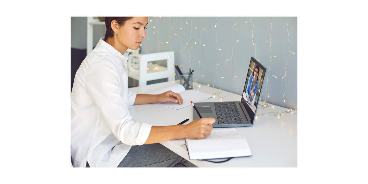 Много людей выбирает работу по накатанной и следует фиксированным алгоритмам. С началом удаленки перешедшие в онлайн конференции не сильно изменились. Спикеры по прежнему вещают с «высоких гор», просто теперь через монитор, и не слышат, что происходит «в зале». А то, что интернет сделал возможным в принципе  «вещание» любого, кто объявил себя профи — тема отдельного опуса и об этом уже много сказано :))