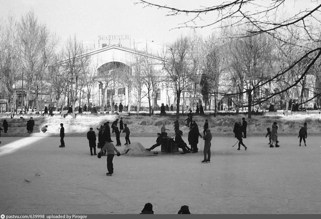 Чистые Пруды. Кинотеатр "Колизей" 1966 – 1969 г. Автор Александр Крылов. Источник http://fotokto.ru/id80894/photo?album=31752#.