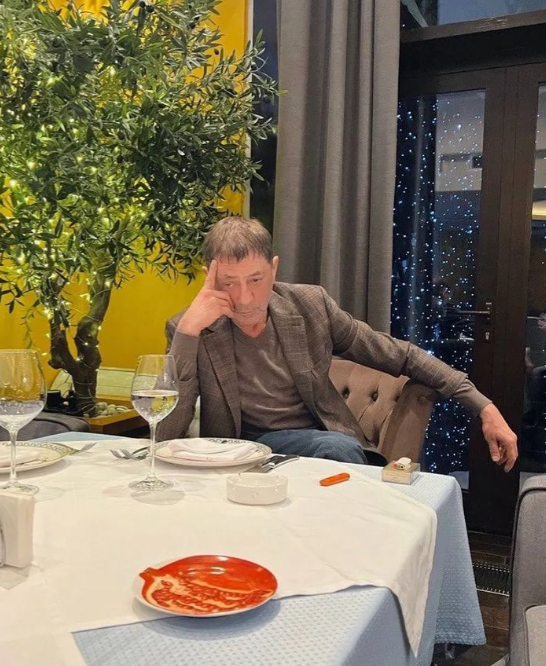 Сам Лепс в соцсетях рассказывает о своём одиночестве