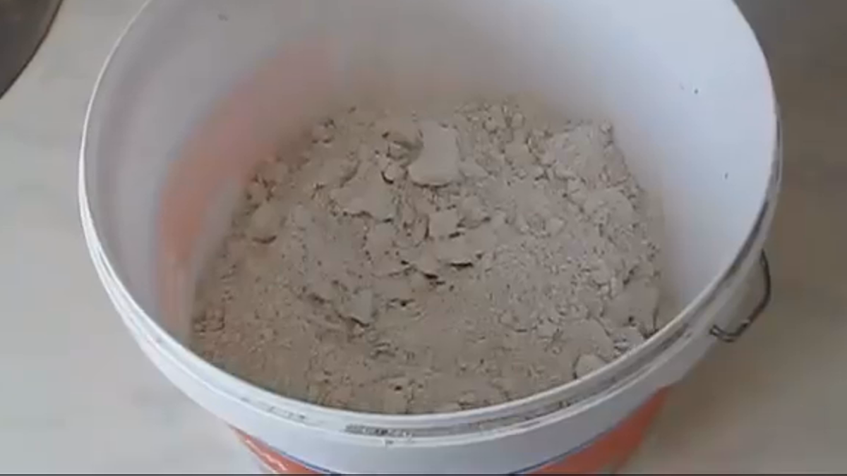 известь в ведре