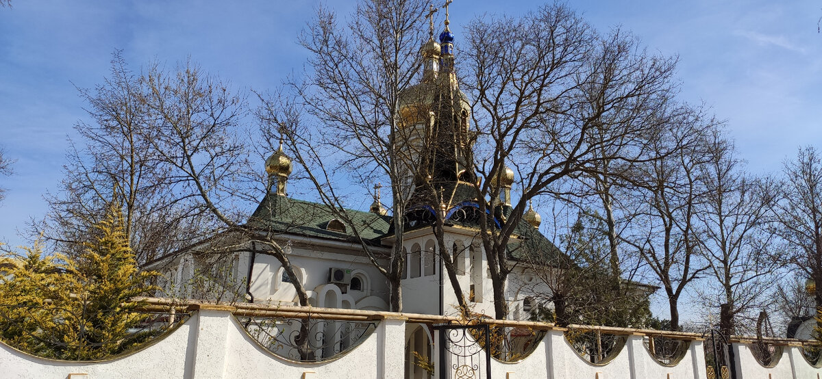 Фасад церкви Иоанна Крестителя  в Уютном, Сакский район,  Крым.