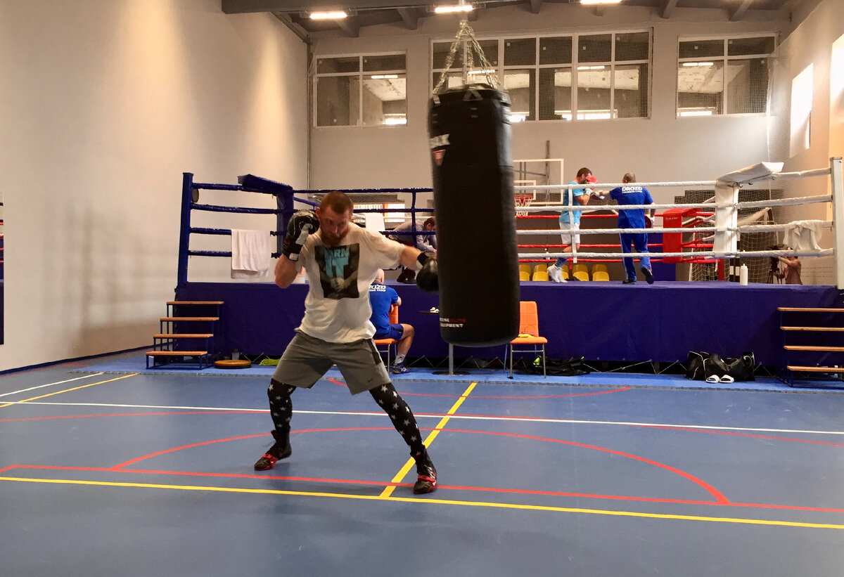 Дмитрий Кудряшов. Работа на тяжелом мешке