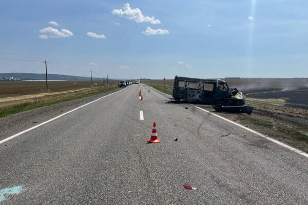 Сгоревшие автомобили после столкновения. Обложка © ГУ МВД по Ставропольскому краю