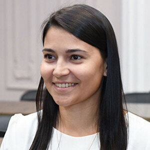 Загидуллина Алия Рустемовна – председатель Комитета по делам детей и молодежи исполкома Казани. Родилась 20 октября 1986 года в Брежневе (ныне Набережные Челны). В 2008-м окончила Каанский государственный университет культуры и искусств (актерское искусство, артист эстрады). В 2007–2012 годах — педагог дополнительного образования в казанском Дворце детского творчества имени Алиша, в 2012-м — инструктор-методист в детско-юношеской спортивной школе «Стрела», в 2012–2015 годах — главный специалист отдела творческих и имиджевых молодежных проектов Комитета по делам детей и молодежи исполкома Казани. В 2015-2016 годах — начальник отдела дополнительного образования и социальных программ молодежи Комитета по делам детей и молодежи, в 2016-м — начальник отдела учреждений молодежной политики и социальных программ этого же комитета. В 2016-2017 годах — заместитель начальника Управления культуры исполкома Казани, с июня 2017 года по август 2022 года — заместитель главы администрации Кировского и Московского районов столицы Татарстана.📷
