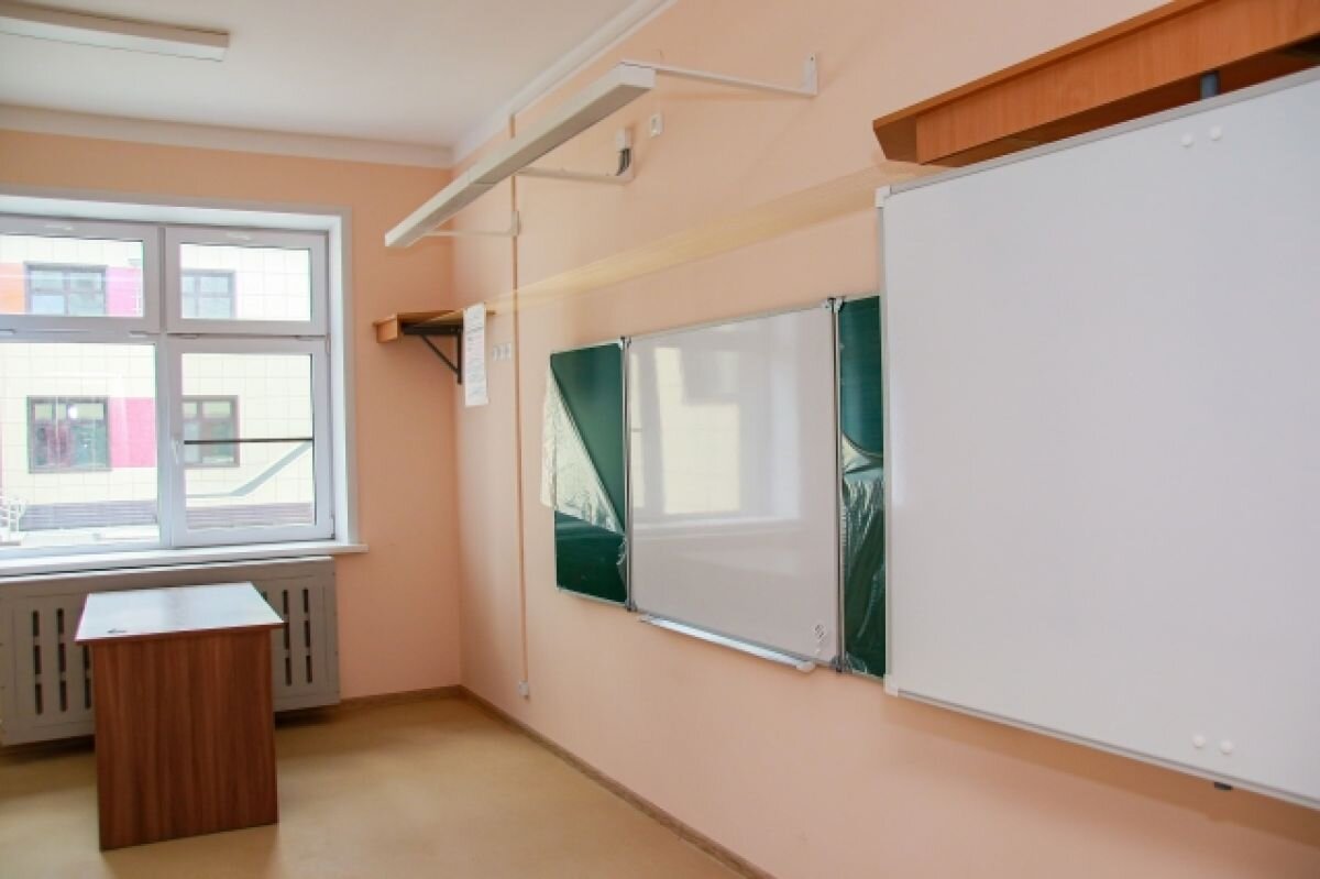    В Тверской области в школах сохранятся коронавирусные ограничения и запреты