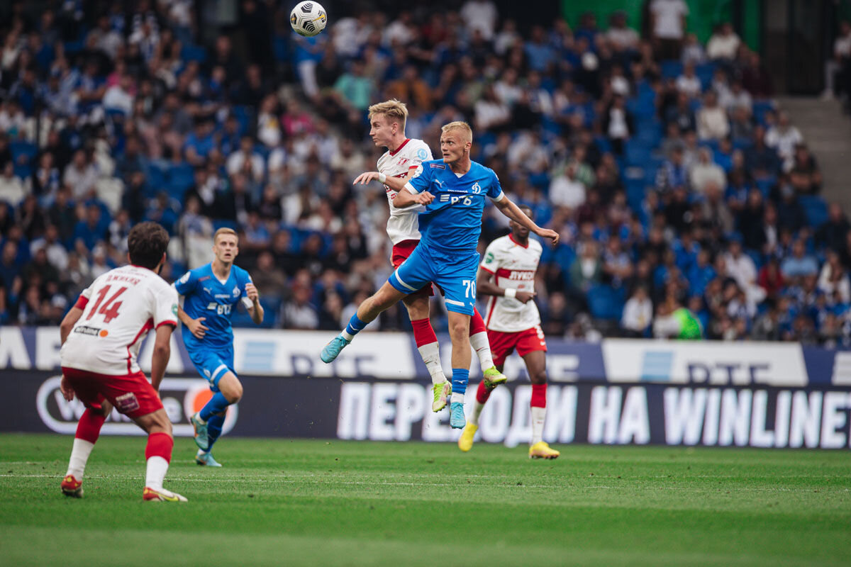 Фото из интернета. Константин Тюкавин штурмует ворота Спартака.