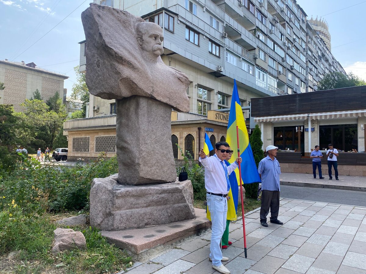 Пикет в поддержку Украины в Алматы, фото Orda.kz