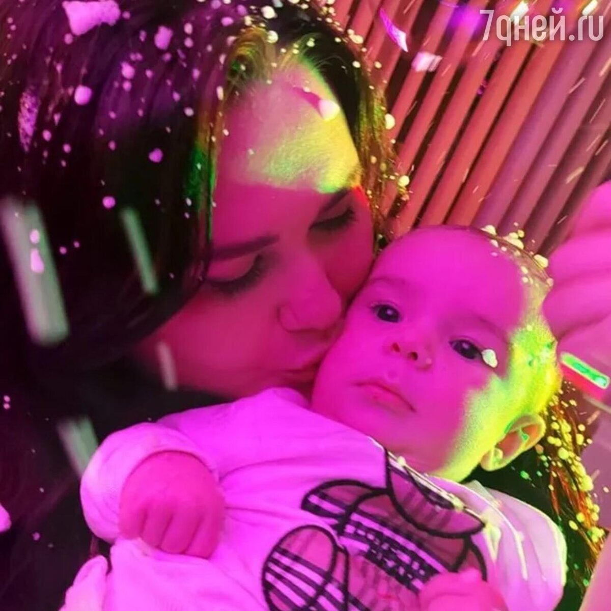    Даная Пригожина с сыном Социальные сети