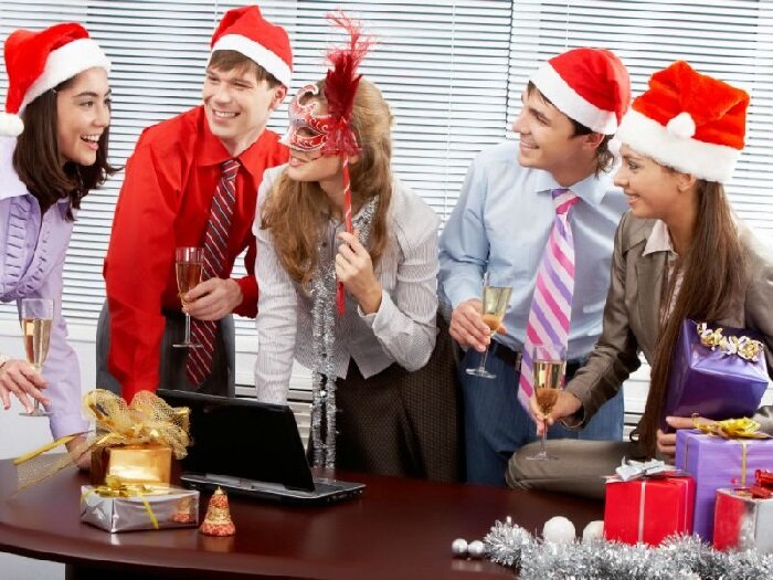 Фото Новый год на работе. Подарки для коллег на Новый год.