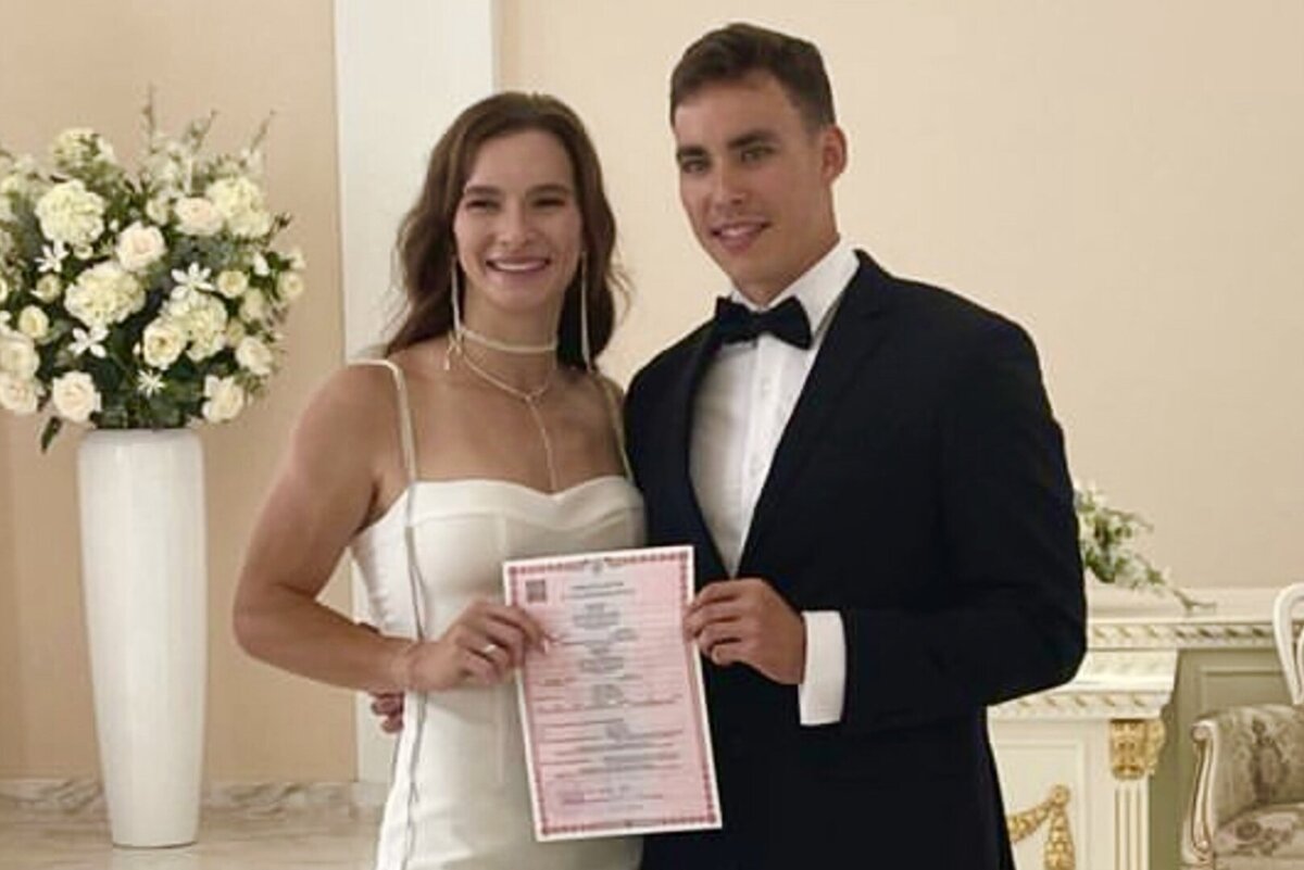     Звезда лыжной сборной России Наталья Непряева вышла замуж за призера Олимпиады Александра Терентьева