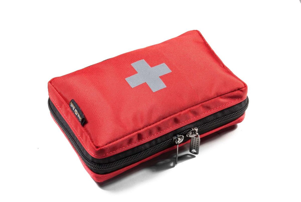 Домашняя аптечка. В закреплённом комментарии перечислены препараты для экстренного снижения давления в зависимости от типа криза.