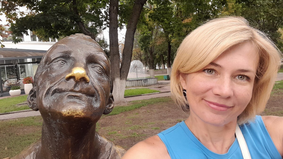 Год назад сижу рядом с «бабушкой». Так можно и всю жизнь просидеть))