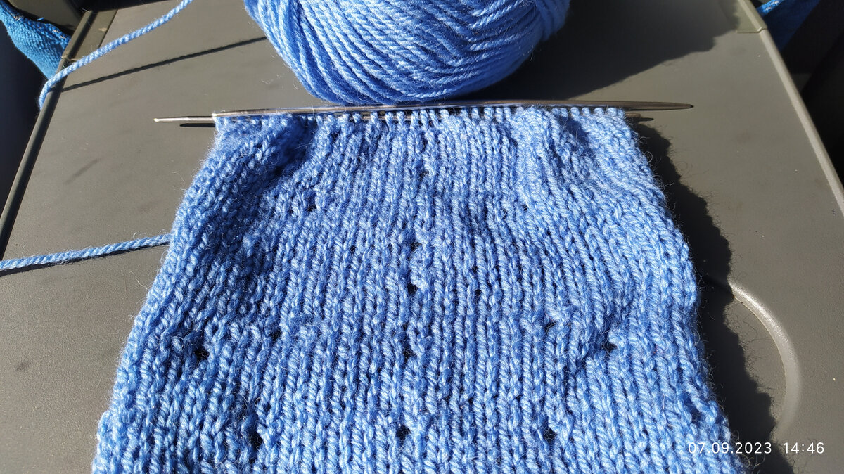 Вязание спицами. Начало процесса. Работа и фотография автора 