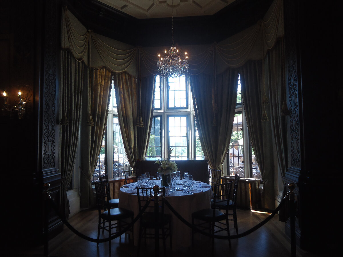 Любуемся стильными интерьерами холла и комнат