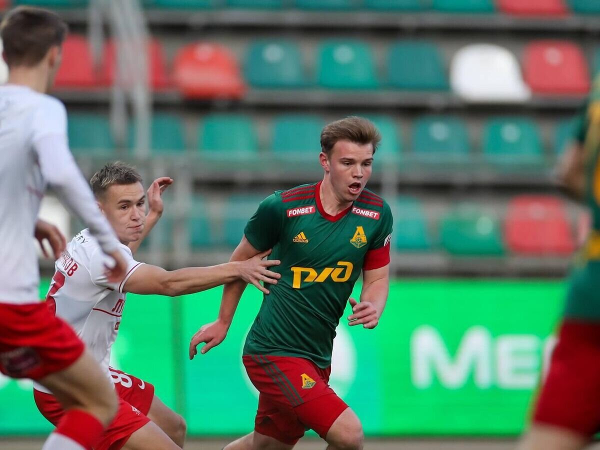    Футболист "Локомотива" в матче Молодежной футбольной лиги© пресс-служба МФК "Локомотив"