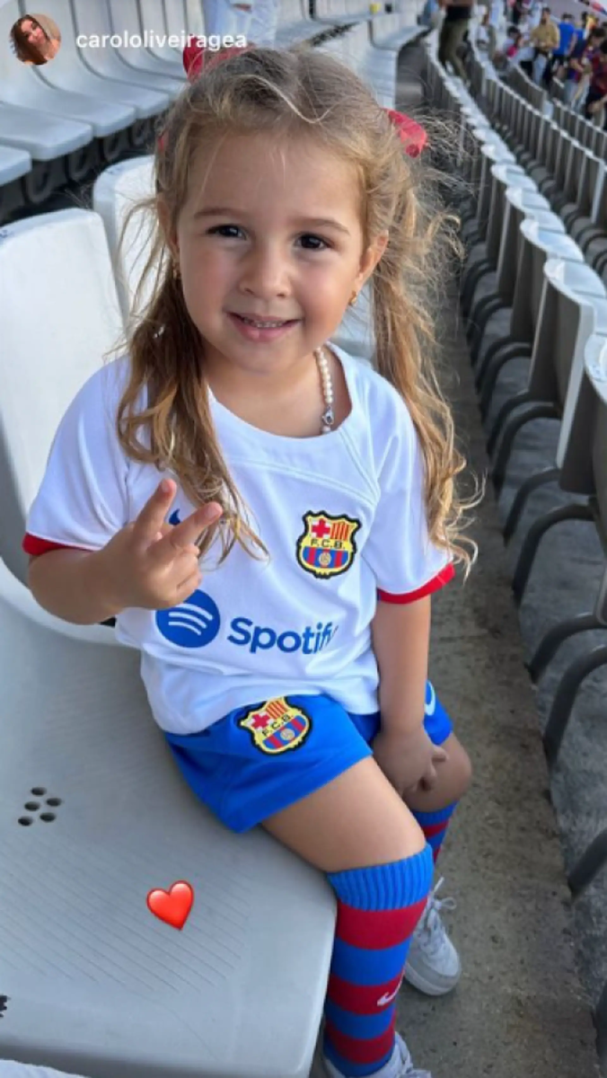 📹С детства за каталонский клуб. Канселу научил маленькую дочь петь гимн  «Барселоны» 🥰 | Sports.ru | Дзен