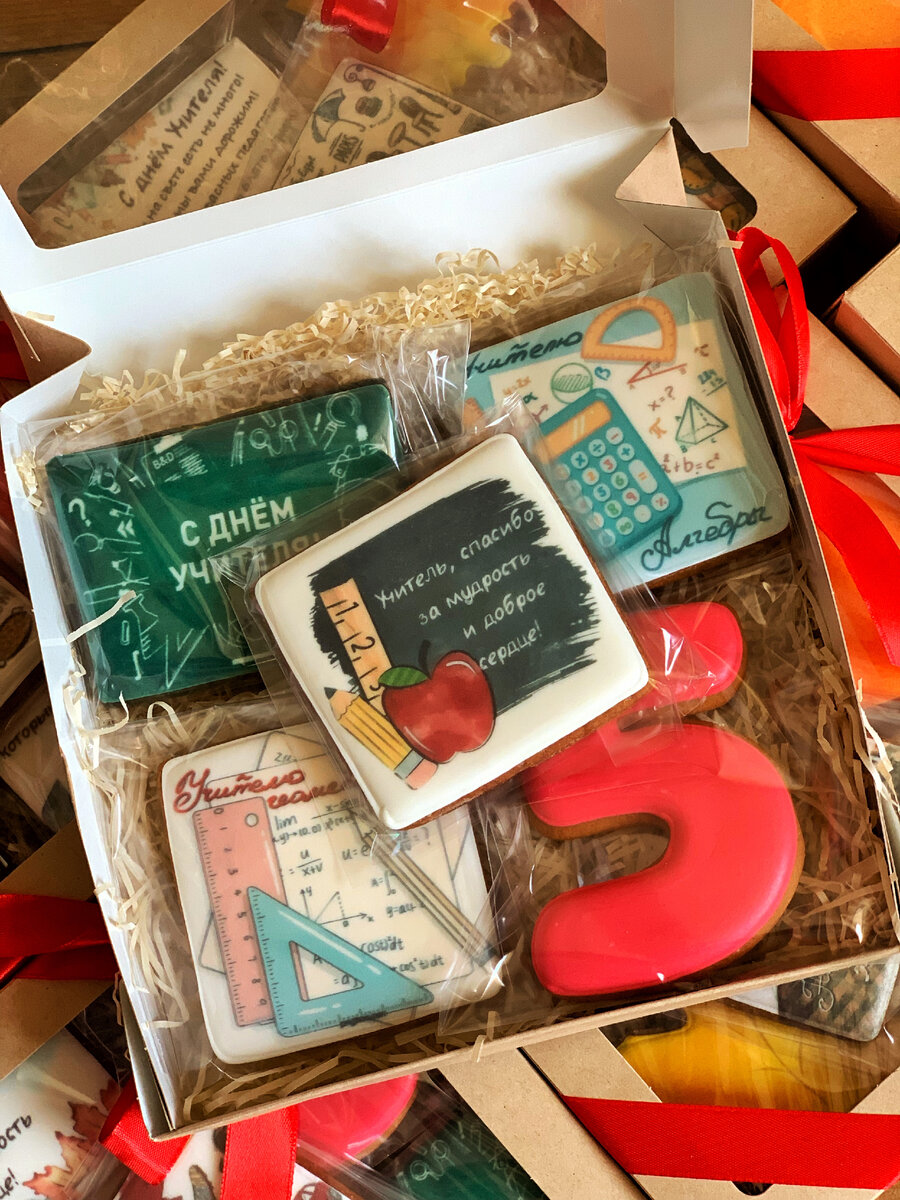 Наборы имбирных пряников в подарок на День учителя по предметам школьной программы для учителей-предметников