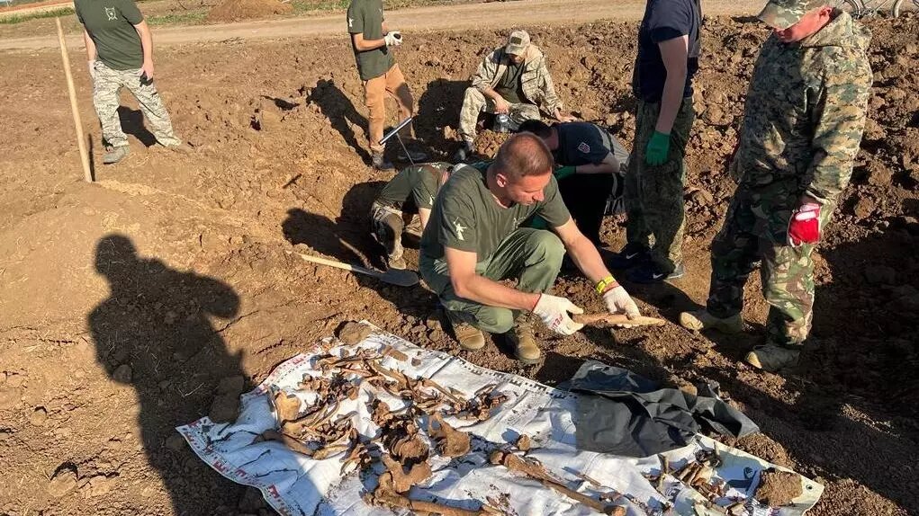     Сотрудники прокуратуры Волгоградской области нашли останки защитников Родины в ходе поисковых работ в Городищенском районе, сообщили в пресс-службе надзорного органа.