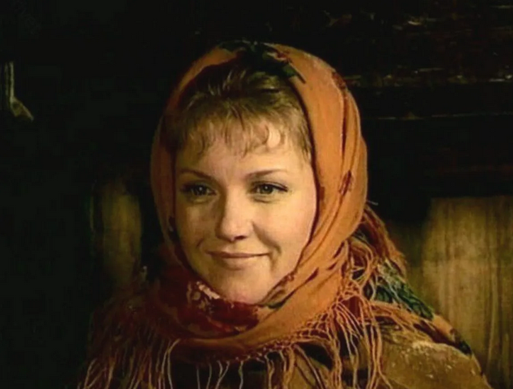 В начале 70-х годов советские зрители увидели многосерийный фильм-сагу под названием "Тени исчезают в полдень".