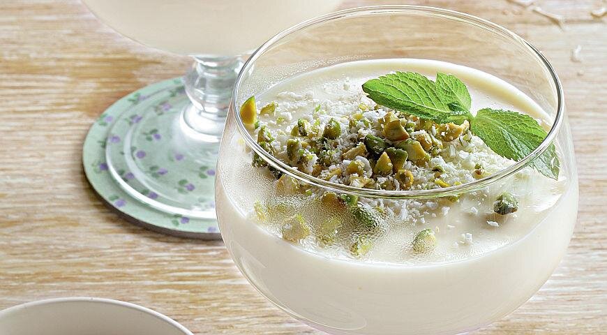 1. Малаби - нежнейший молочный десерт с фисташками.
 