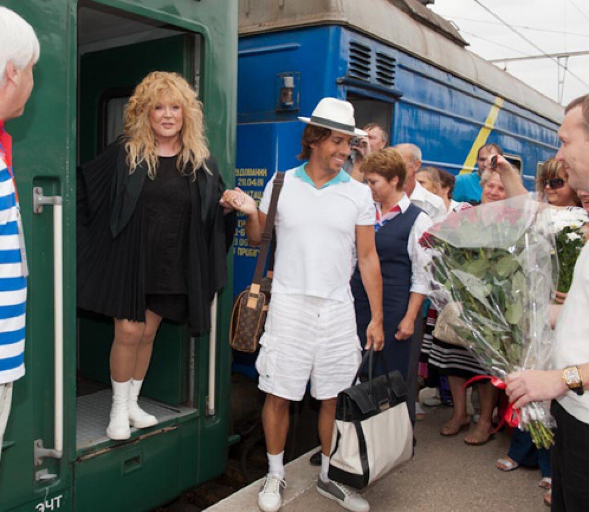 Знаменитости.  Алла Пугачёва. Певица. Скандал. Фото из открытых источников