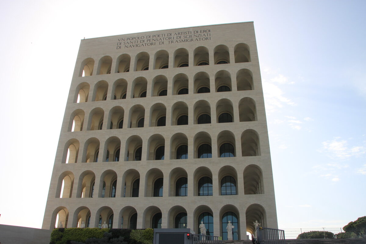 Квадратный Колизей - шедевр фашистской архитектуры в Риме
