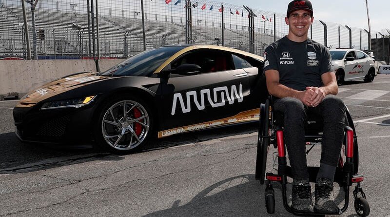 Одним из главных событий на ежегодной остановке серии NTT IndyCar в Торонто стало неожиданное объявление о том, что Роберт Уиккенс вернется на трассу во время этапа Honda Indy Toronto. Уикенс водил специальный суперкар «Acura NSX», созданный титульным спонсором команды «Schmidt-Petersen Motorsports» — «Arrow Electronics».