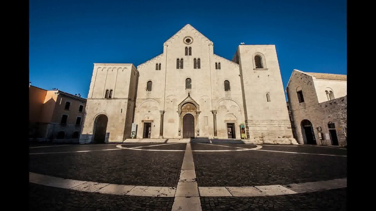 Италия. Бари. Базилика Святого Николая (Basilica di San Nicola). (фото из интернета).