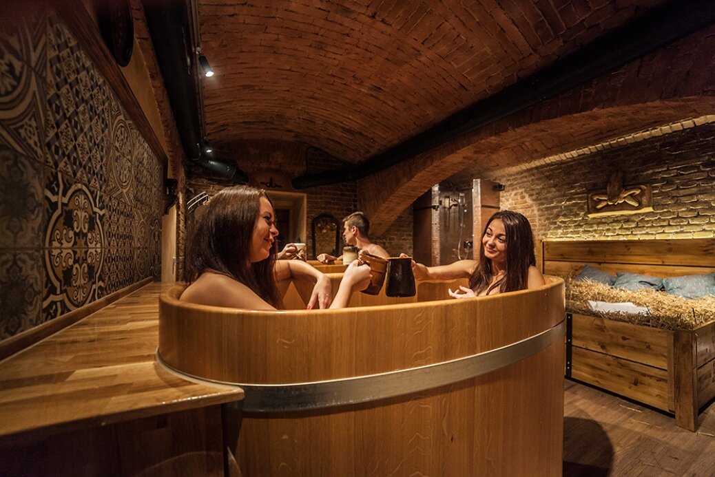 Почему на Руси женщины могли мыться в бане только после мужчин