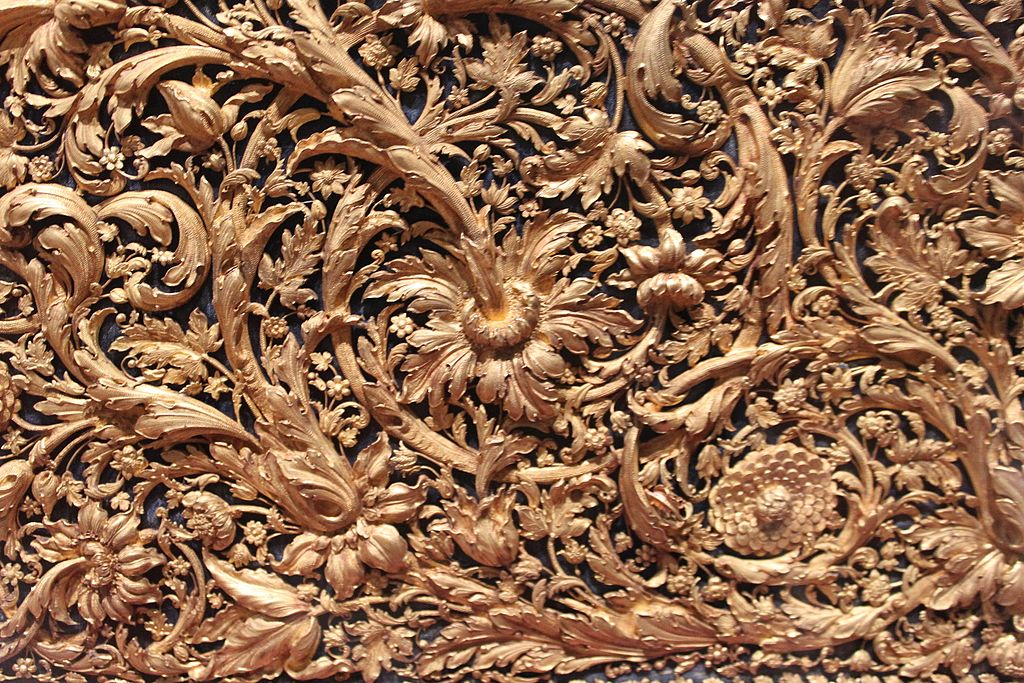 https://upload.wikimedia.org/wikipedia/commons/thumb/c/cb/Coffre_d%27or_pour_Louis_XIV_-_Chest_for_Louis_XIV%27s_gems_-_1675_-_Louvre_-_Inventory_number_MS_159_%28detail%29.JPG/1024px-Coffre_d%27or_pour_Louis_XIV_-_Chest_for_Louis_XIV%27s_gems_-_1675_-_Louvre_-_Inventory_number_MS_159_%28detail%29.JPG