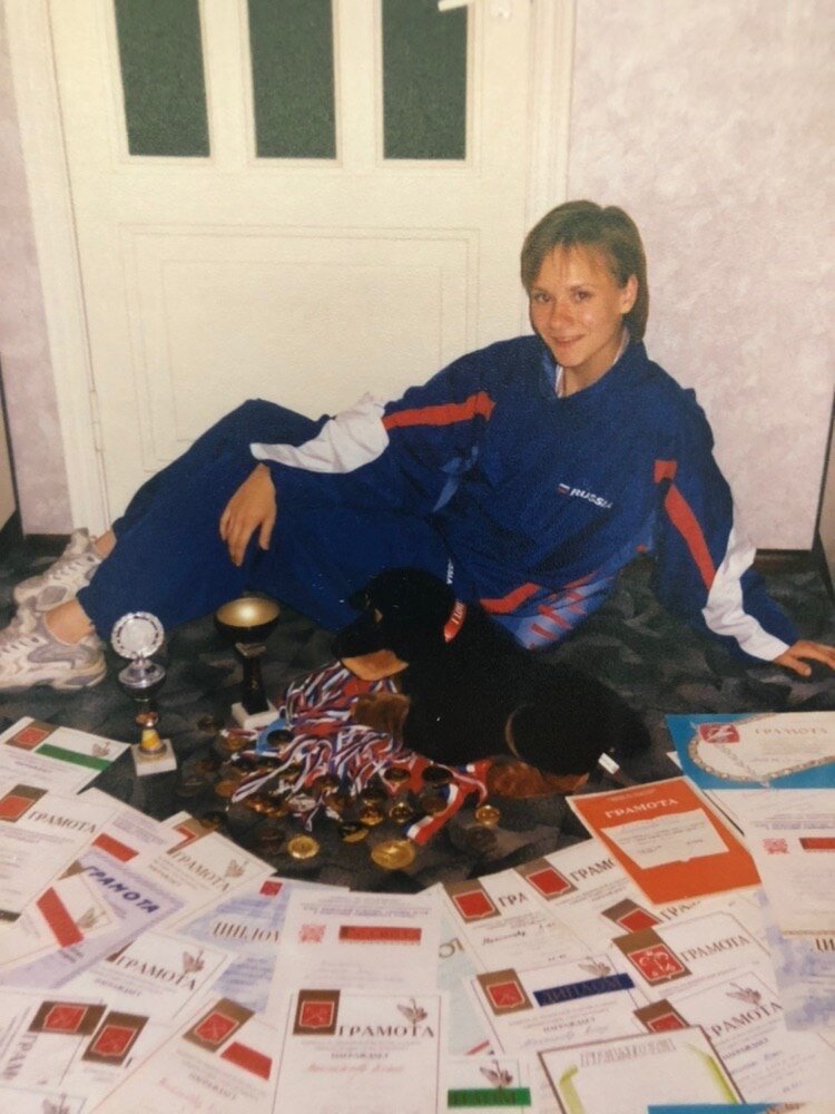 Елена Максимова, 2002 год. Фото после победы женской команды в Кубке Европейских чемпионов среди юниоров (гор. Белград, Югославия, ныне - Сербия). 