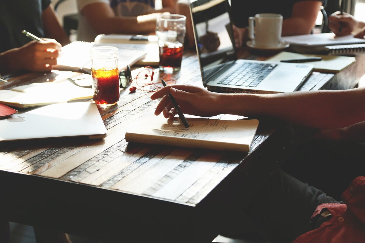https://www.pexels.com/photo/people-notes-meeting-team-7095/