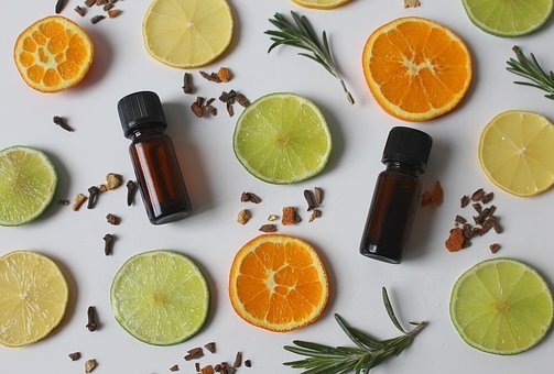https://cdn.pixabay.com/photo/2019/02/18/17/26/natural-cosmetics-4004908__340.jpg