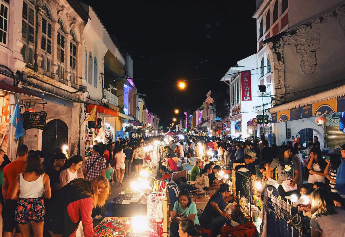 Phuket shopping. Ночной рынок Пхукет Таун. Ночной рынок Пхукет Олд Таун. Пхукет Волкинг стрит. Рынок Lardyai Пхукет.