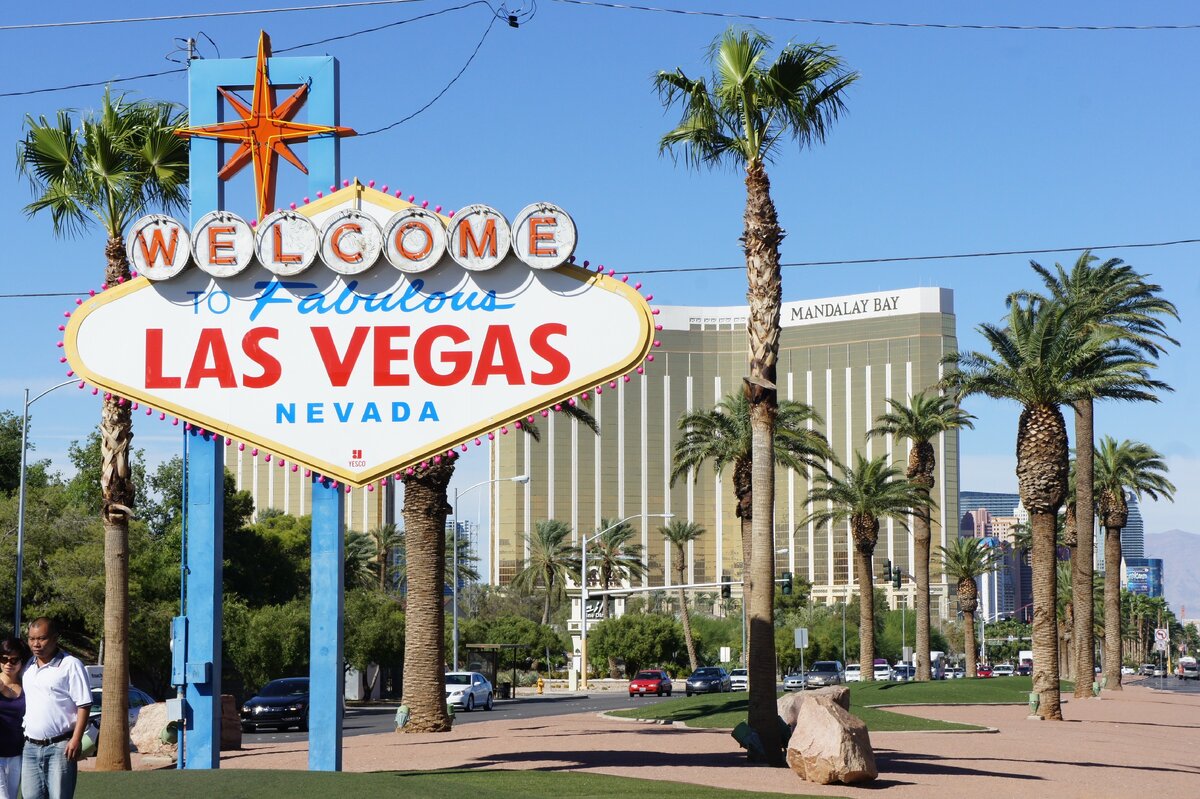 Нельзя приехать в Вегас и не сфотографироваться у этого знака :)