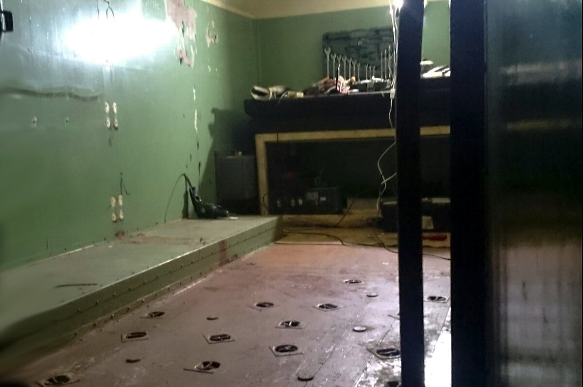 кунг до переделки: вид на переднюю часть