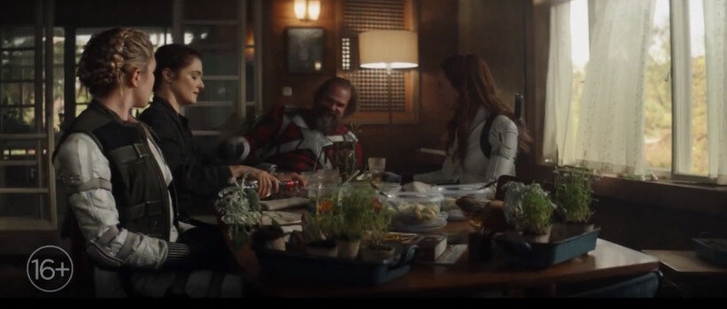 Кадр из трейлера фильма. Все в сборе.