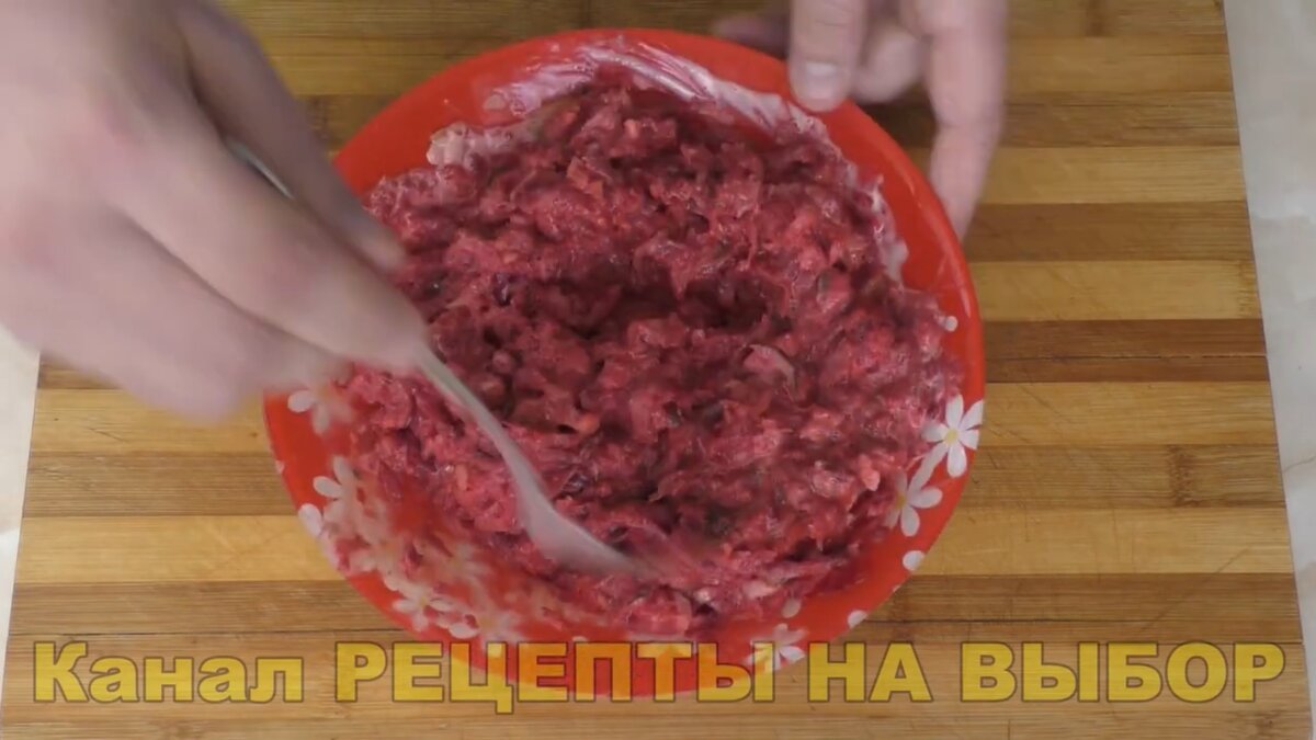 Салат из свеклы. Очень нежный и вкусный салат с соленым огурцом. Читайте и  смотрите видео. | РЕЦЕПТЫ НА ВЫБОР | Дзен