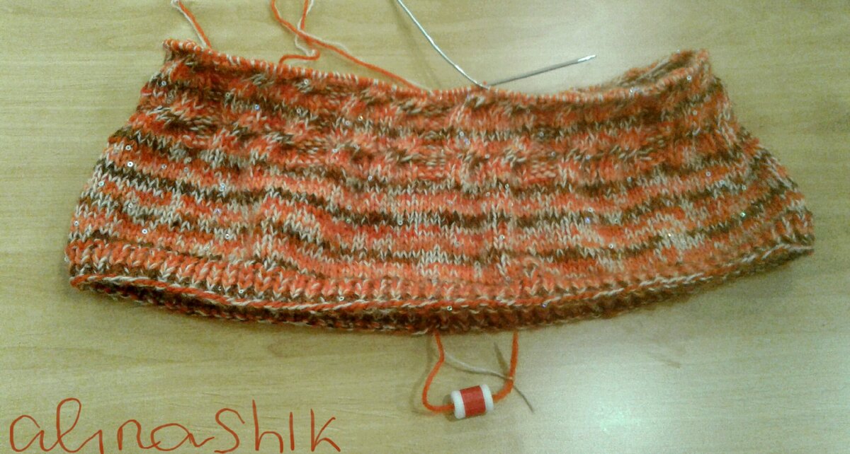 По высоте около 17 см, по ширине - около 44 см.