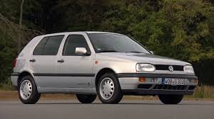 В третьем поколении «Гольф» получил более солидный и закруглённый кузов.