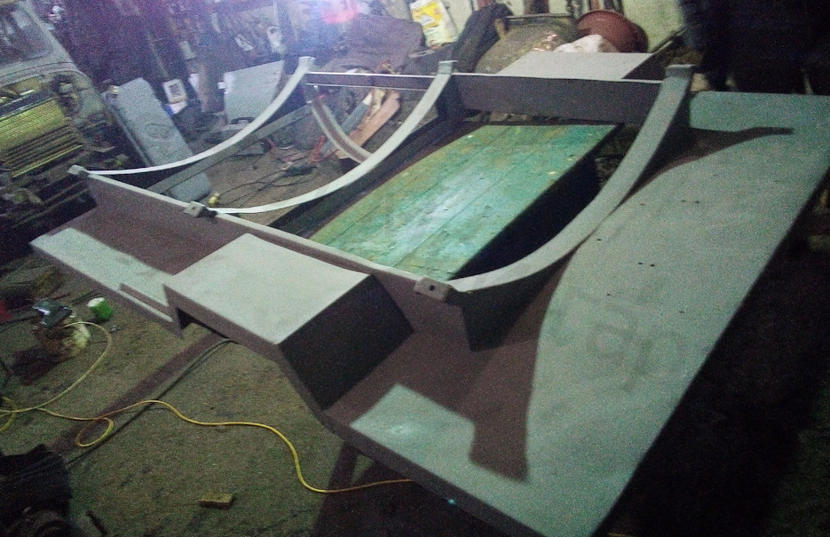 (работа над основой для цистерны)